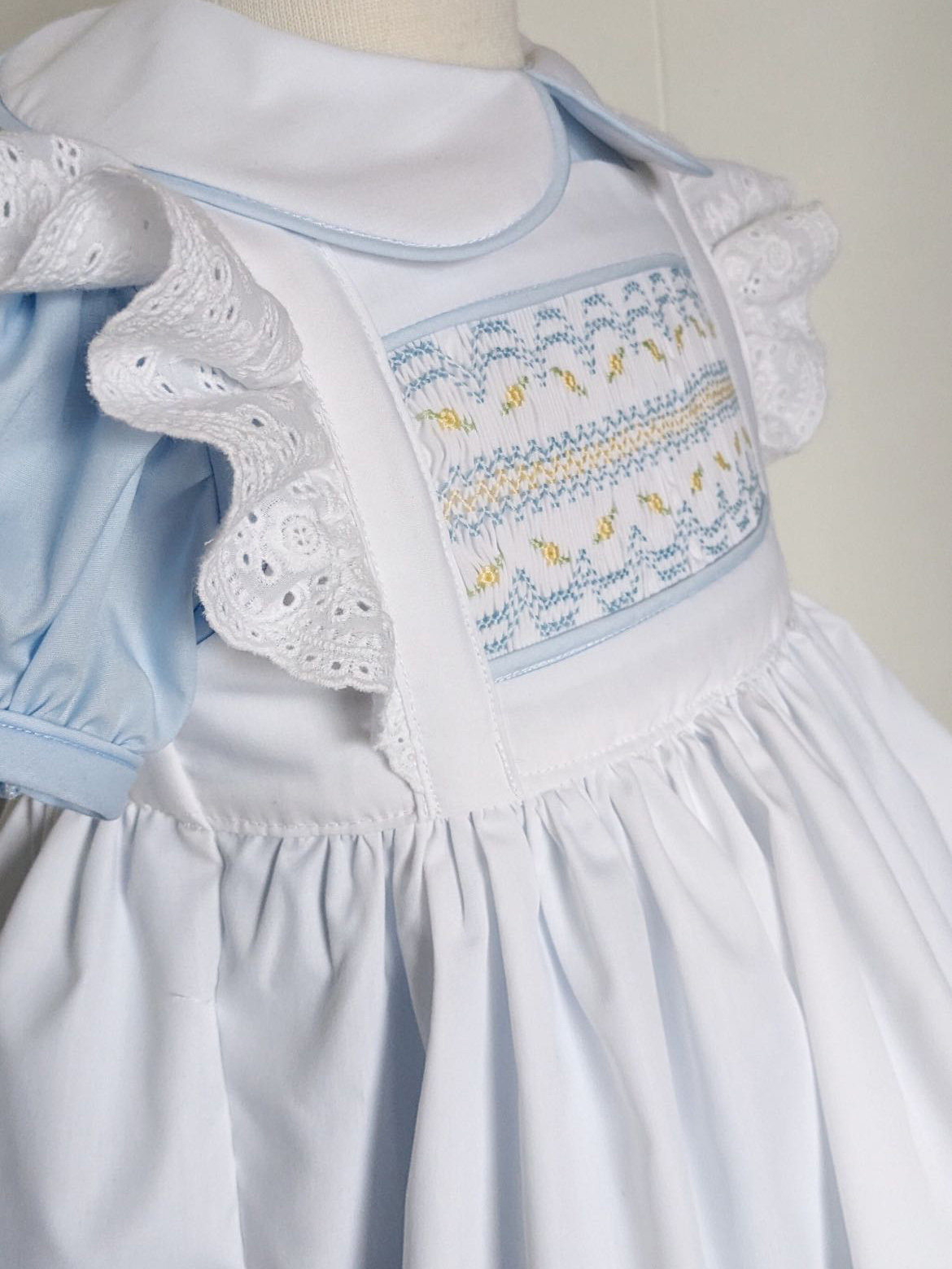 Vestido ahumado blanco para ni - Baby Clothing Dresser reseña y precio