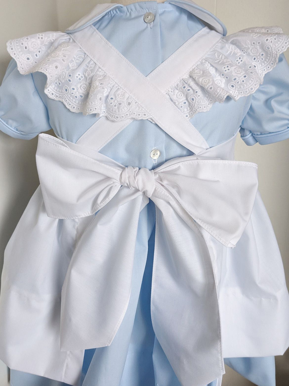 Vestido ahumado blanco para ni - Baby Clothing Dresser reseña y precio